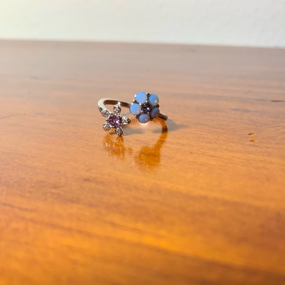 Women’s ring adjustable size 6-7